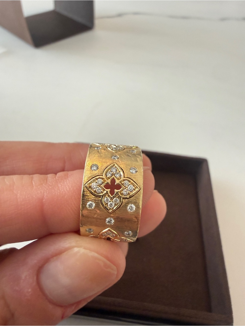 Roberto Coin Venetian Princess 18k gold ring. Size 6.5 - Picture 11 of 16